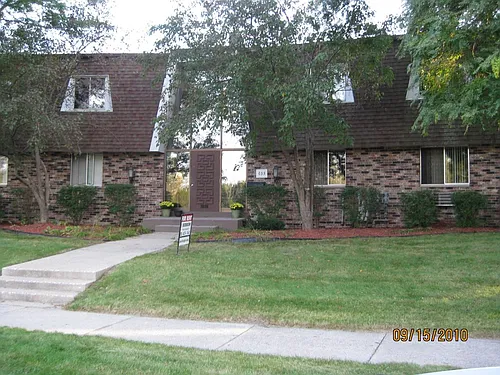 655 Linden Ave Photo 1