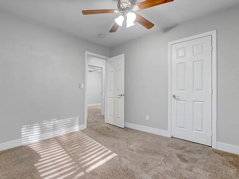 6469 Abbey Door Ct — Photo 7