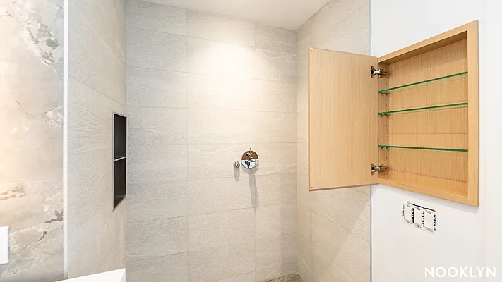 Bathroom, photo 2