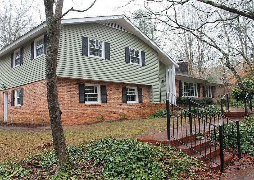 2nd image of 105 Cherokee Rd