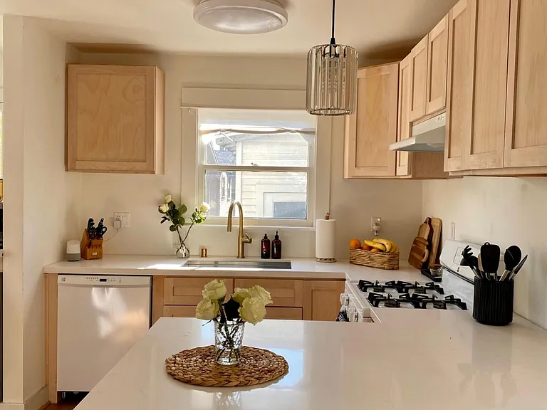 2406 Ridgeview Ave — Photo 2
