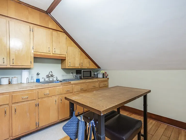 256 Maple St #3 — Photo 9