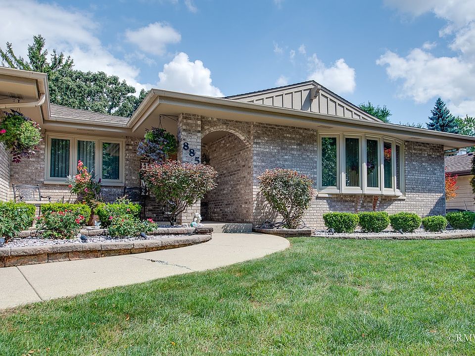 1st image of 885 Brewster Ln