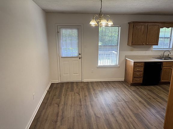 3rd image of 1290 Pyramid Dr