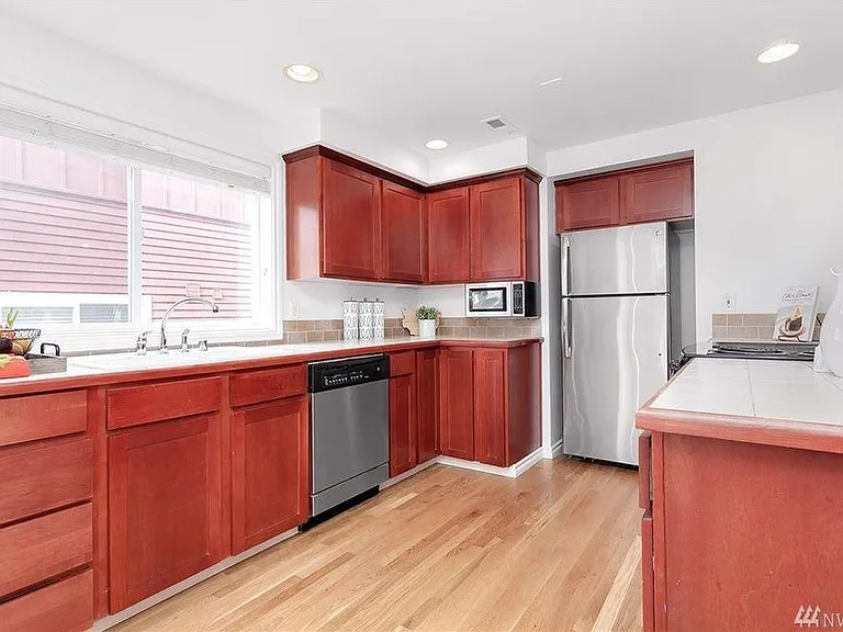 1122 Yakima Ave S — Photo 3
