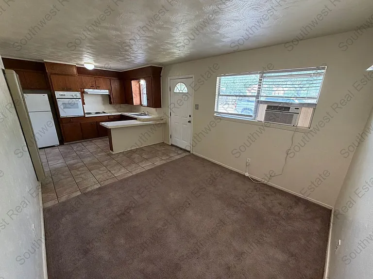 1406 S Avenue J — Photo 4