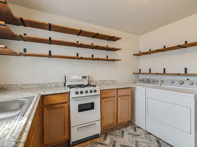 1133 Stubbeman Ave — Photo 3