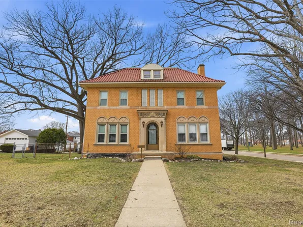 1141 N York St, Dearborn, MI 48128