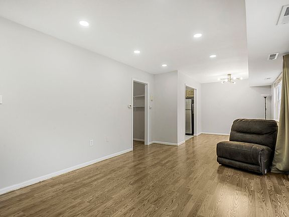 5th image of 864 College Pkwy APT 201