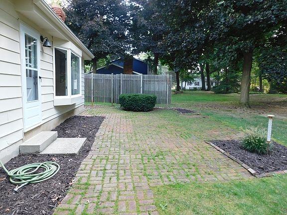 3rd image of 4164 Knollwood Dr