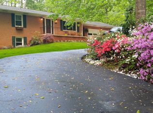9012 Ellenwood Ln, Fairfax, VA 22032