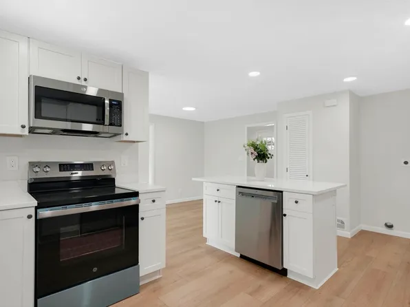 42 Wheeler Dr, Enfield, CT 06082
