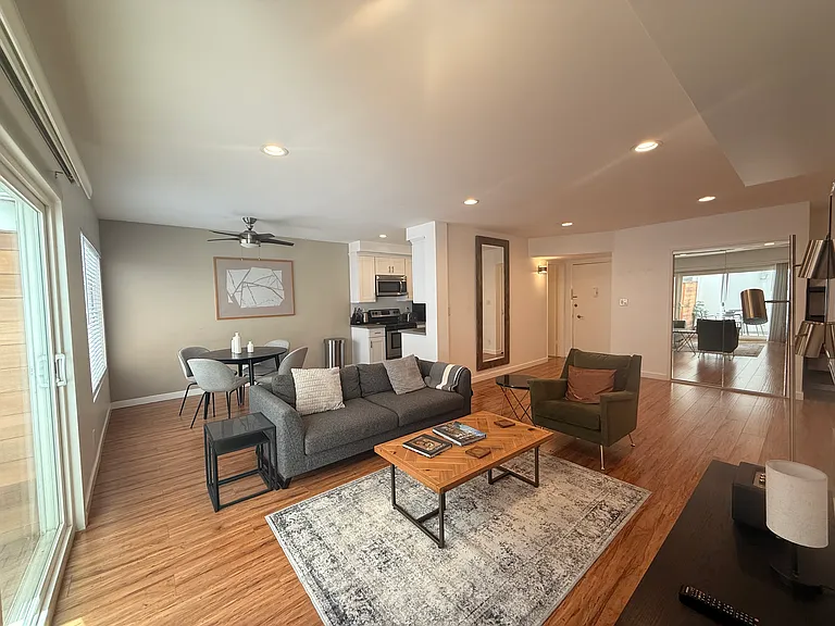 415 N Oakhurst Dr #106 — Photo 1