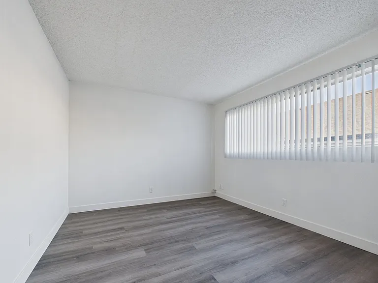 Cedar Court Apartments — Photo 10