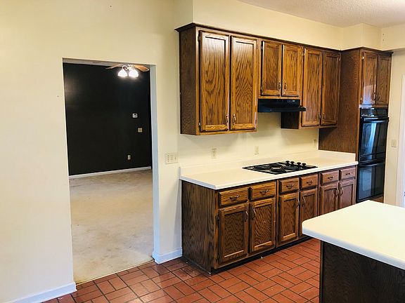 5th image of 702 Summerset Dr