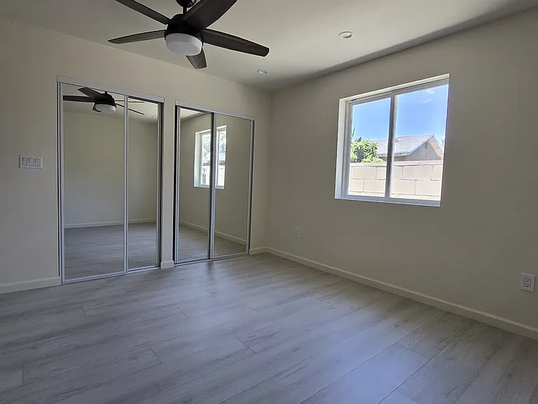 10931 Hayvenhurst Ave — Photo 6