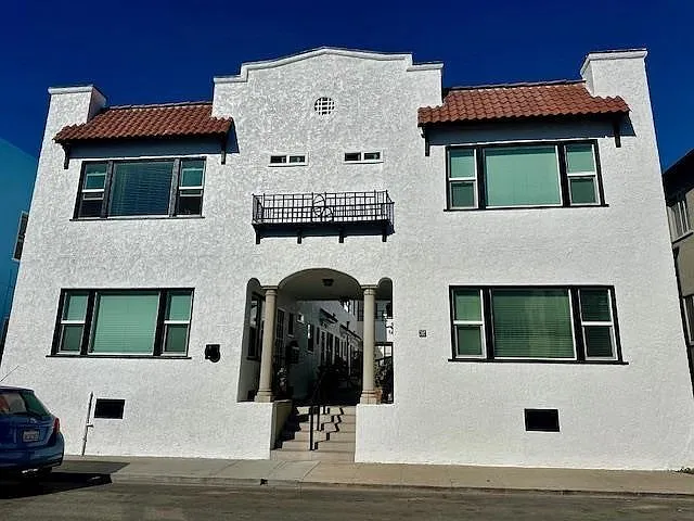 65 Roswell Ave #2 — Photo 1