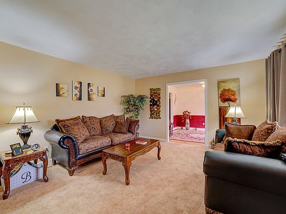 5th image of 136 Daffodil Dr