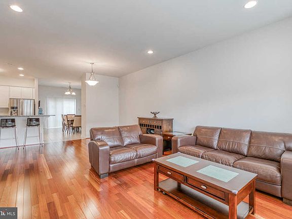 4th image of 3209 Salerno Way