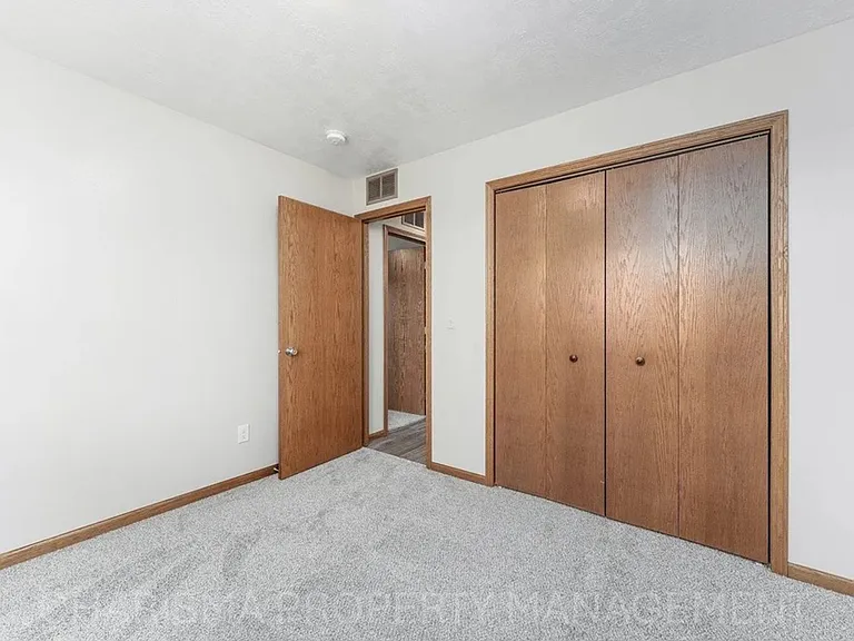 350 S 6th St — Photo 16