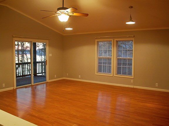 3rd image of 329 Lakeview Dr