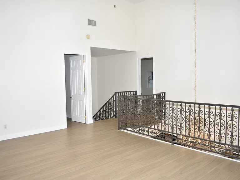 4751 Haskell Ave — Photo 13