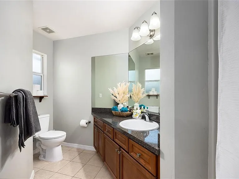 1608 NE 45th Pl — Photo 21