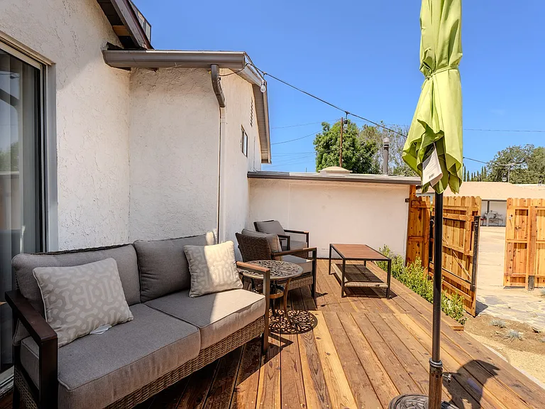 4475 Barnard St — Photo 47