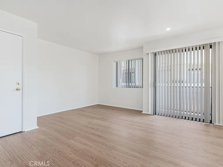 1129 Linden Ave #1 — Photo 7