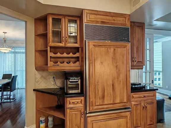 4th image of 10 Bellair St #902