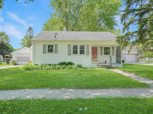 310 N Division St, Cedar Falls, IA 50613