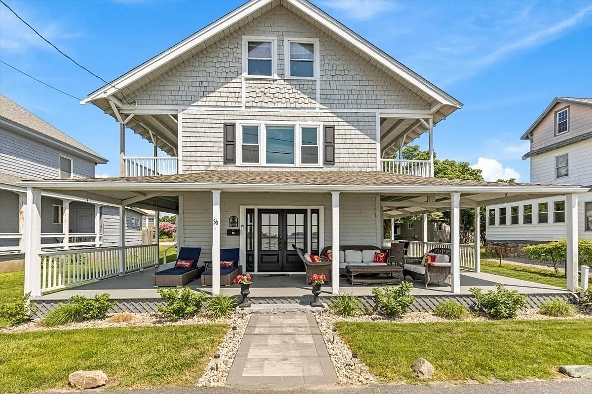 36 Sunset Ave — Photo 1