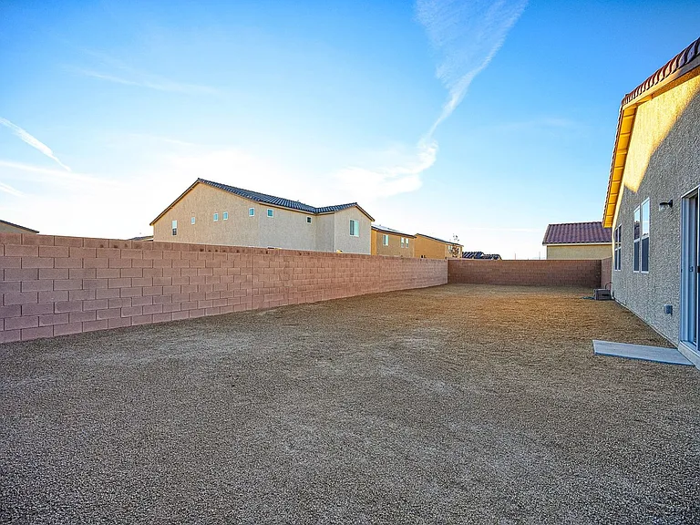 5635 S Larimer St — Photo 15