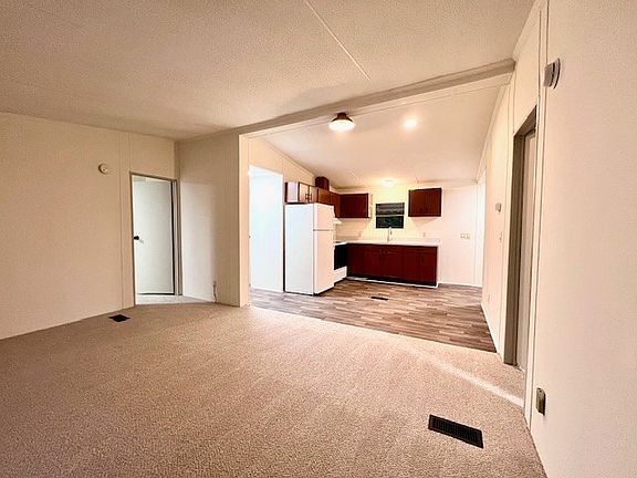 5th image of 413 Elm Ln