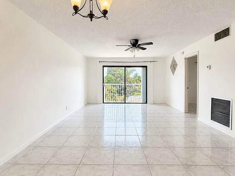 5951 NE 14th Ln #301N — Photo 9