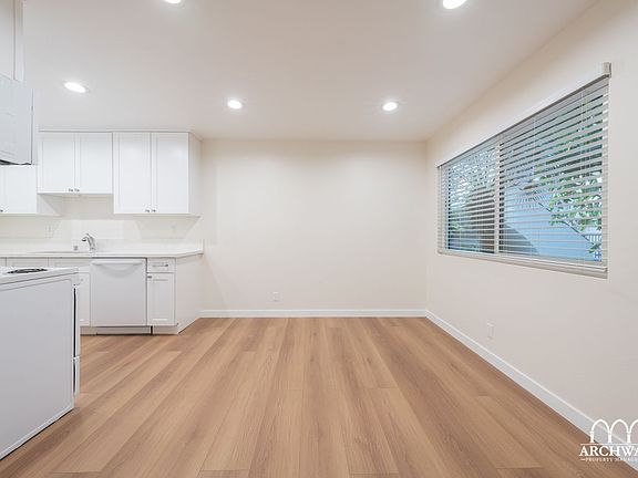 5th image of 18657 Collins St #4