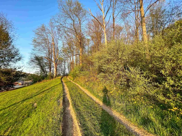Carbon St, Weston, WV 26452