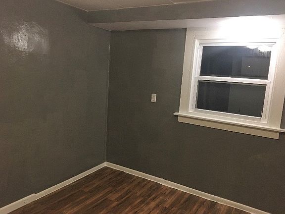 3rd image of 818 W Broad St