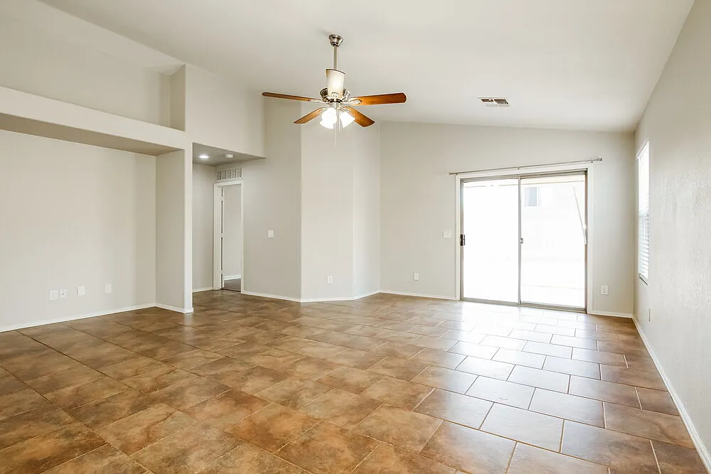 3 bed, 2.0 bath, 1525 sqft, $2,110 — Photo 3