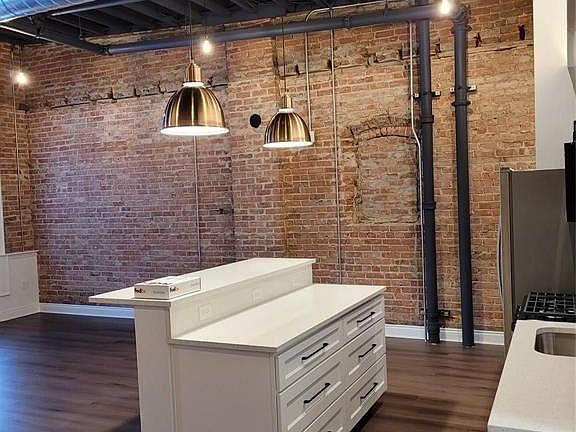 5th image of 6 N Washington St #1