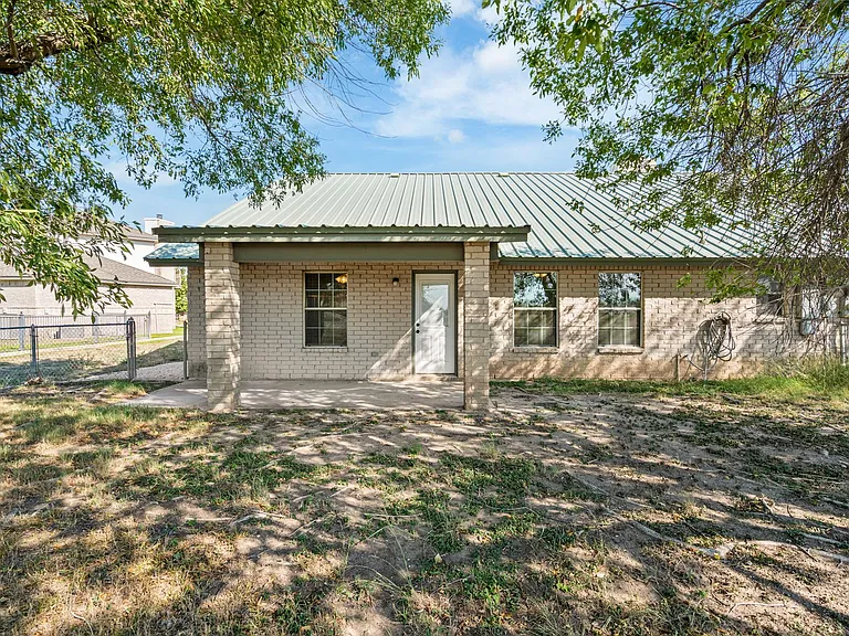 854 Lago Vista Dr — Photo 22