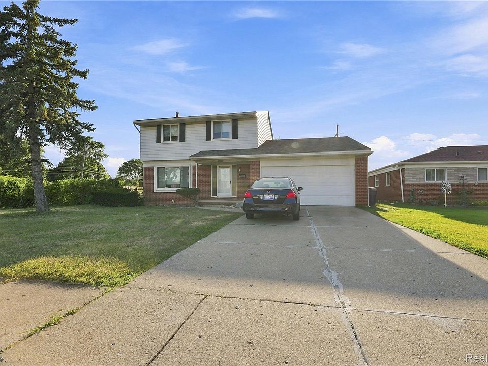 1st image of 33011 Crestwell Dr