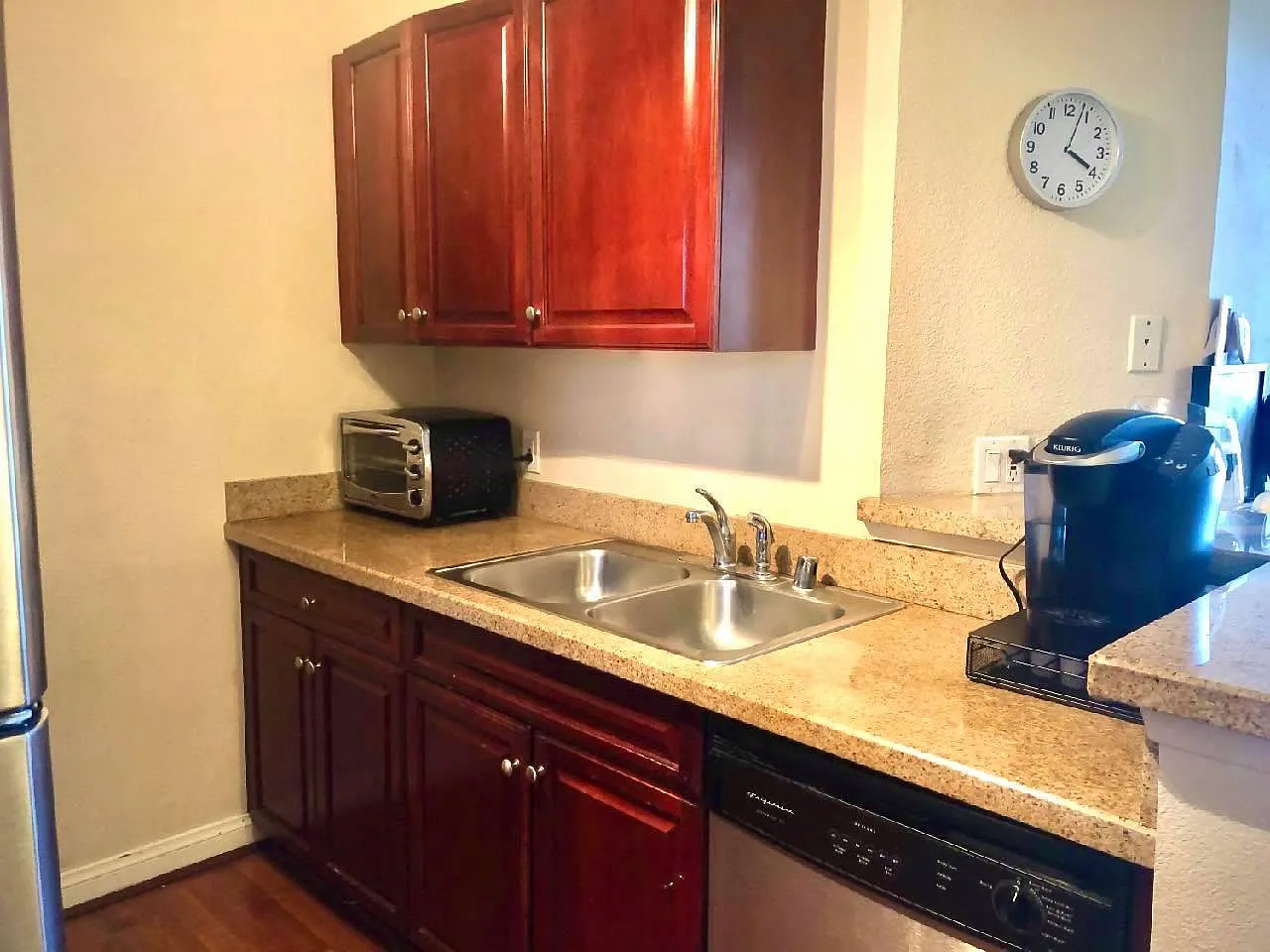 5520 Owensmouth Ave — Photo 3