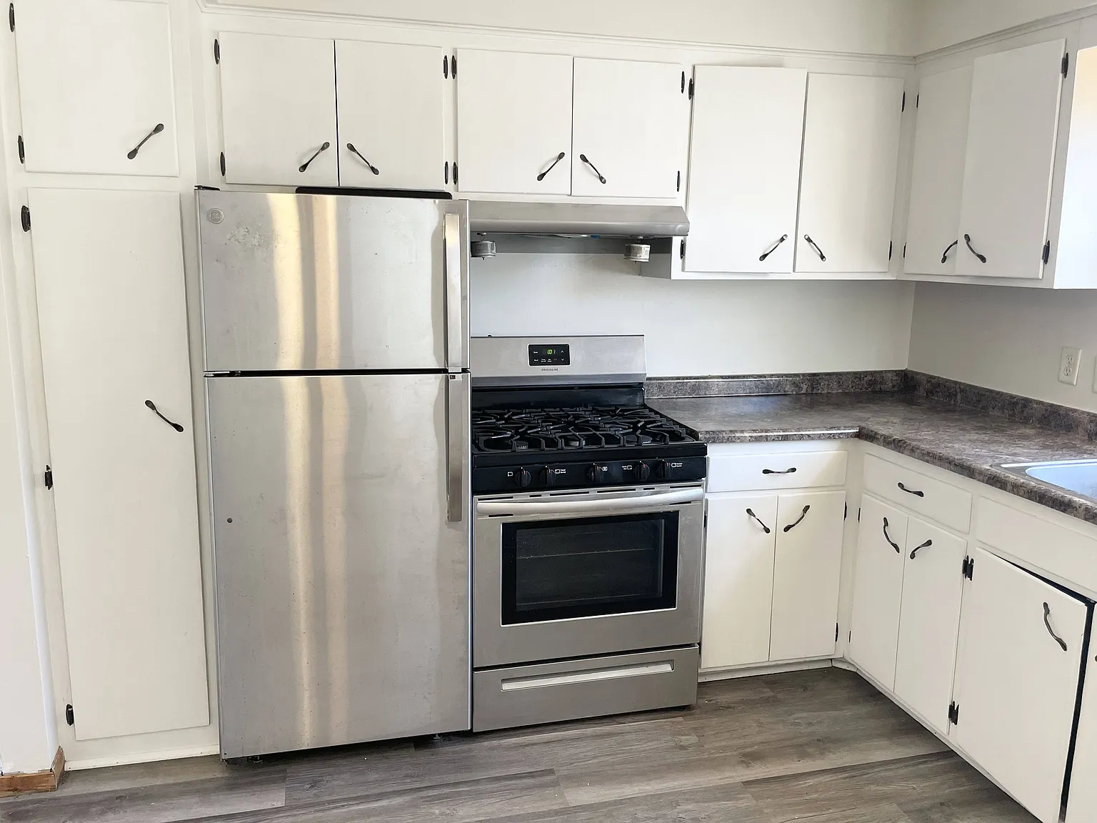 Med Park Apartments — Photo 2