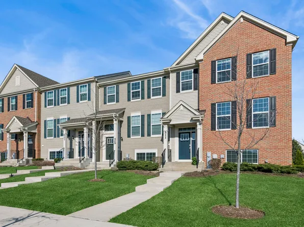 511 Cimmaron Cir, Crystal Lake, IL 60012