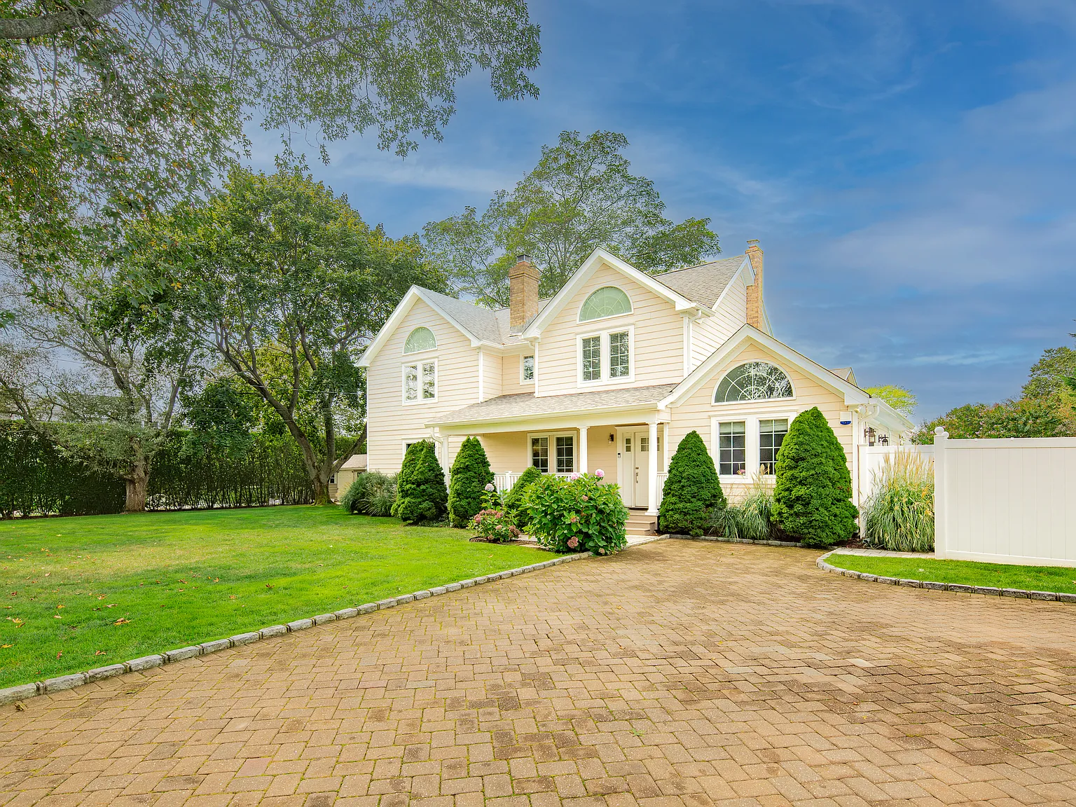 Refreshed Coastal Retreat in Westhampton — Photo 3