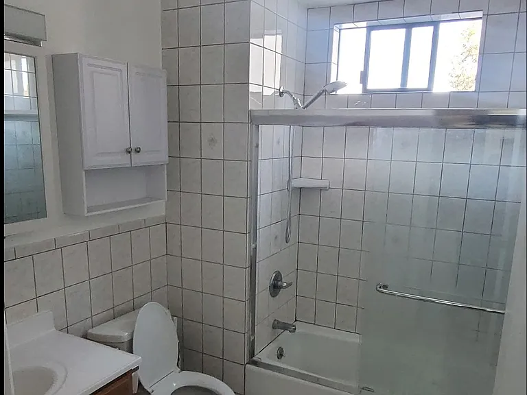 Remodeled full bath with tub