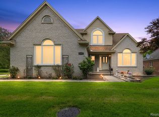 6487 Berkshire Dr, Washington, MI 48094