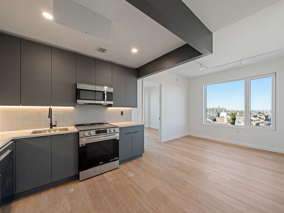 1st image of 931 Carroll St #1306