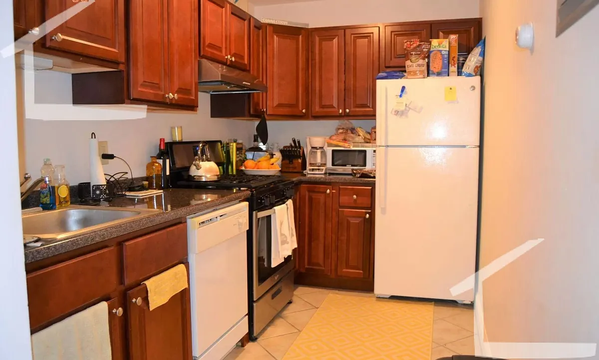 Building Photo - 140 Kenrick St #41